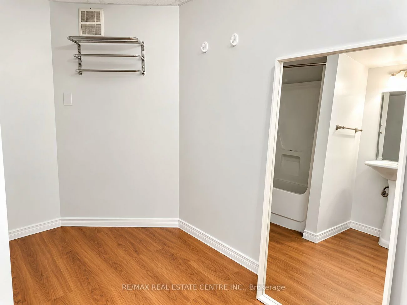 4, Rockfield, Islington-City Centre West, Toronto