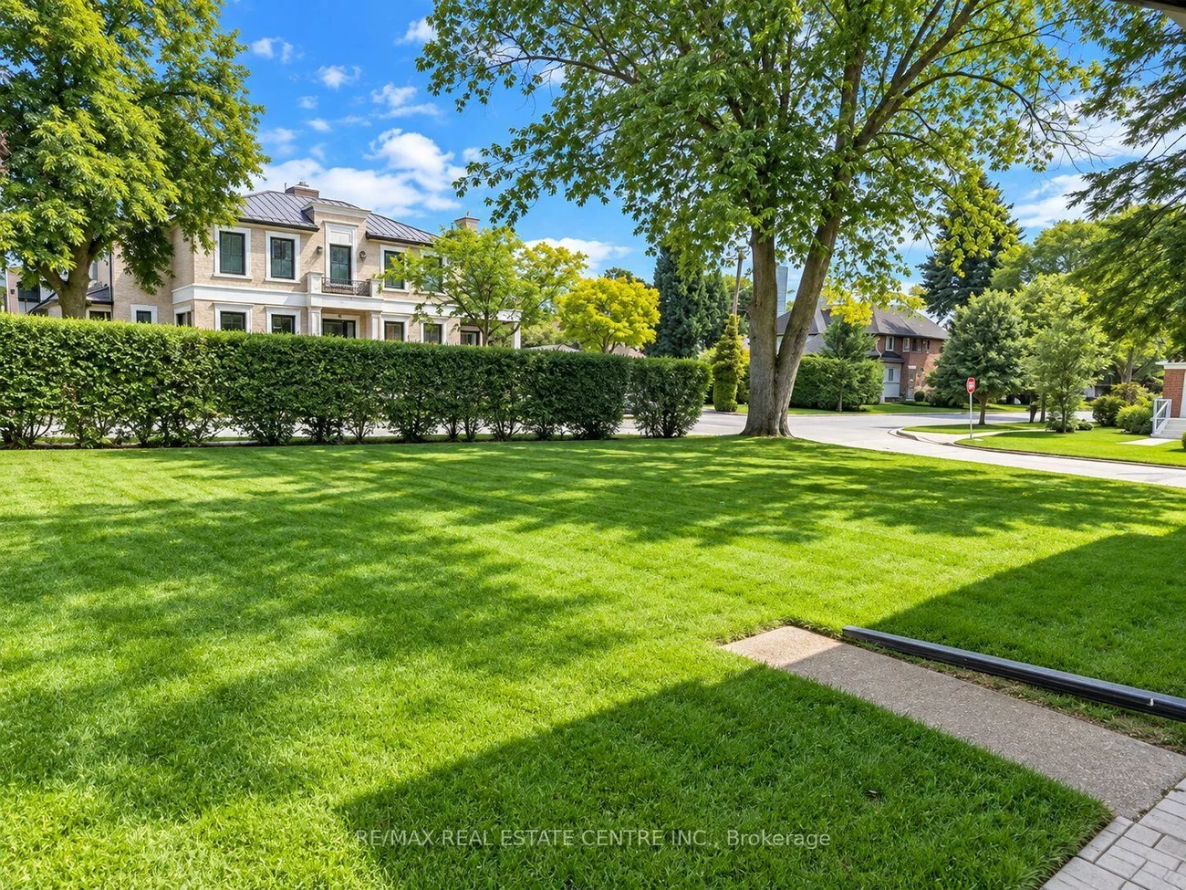 4, Rockfield, Islington-City Centre West, Toronto