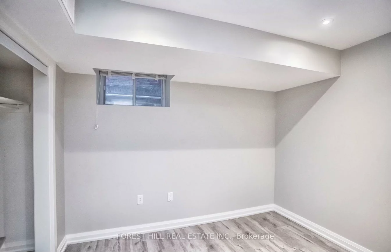 34, Kenneth, High Park North, Toronto