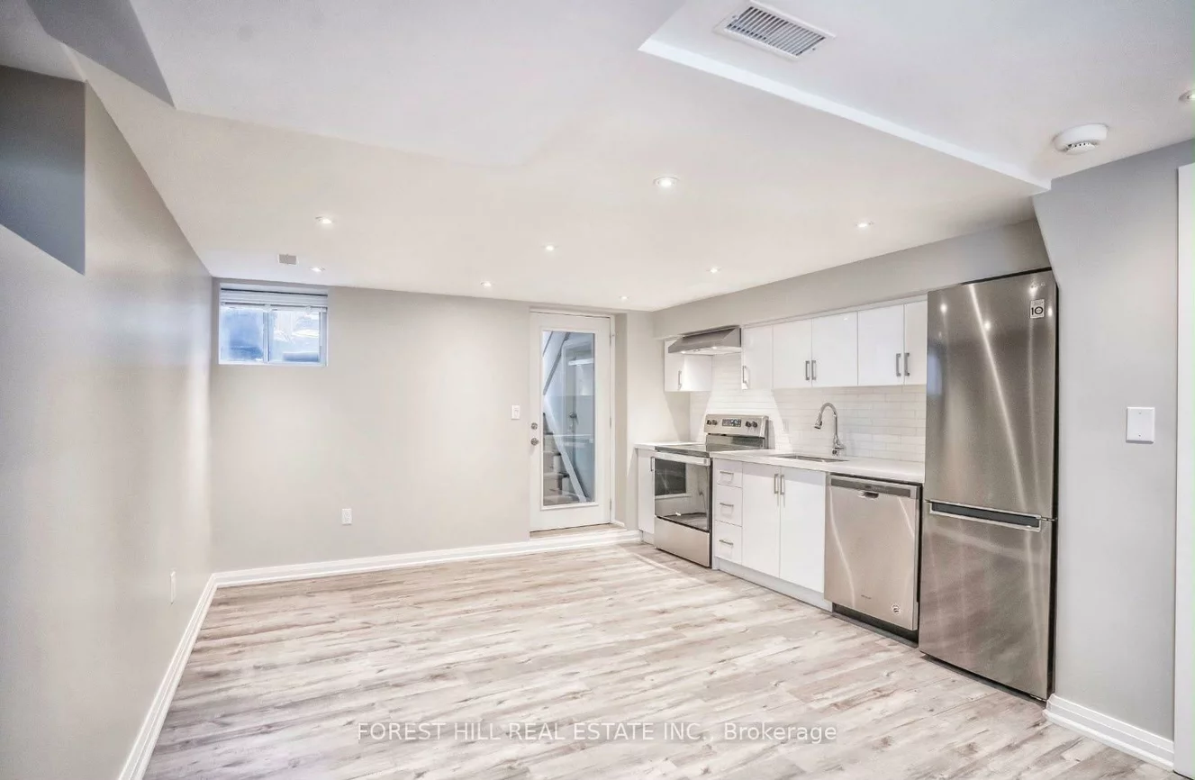 34, Kenneth, High Park North, Toronto