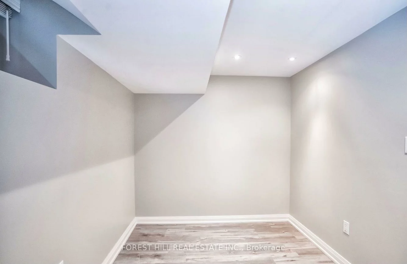 34, Kenneth, High Park North, Toronto