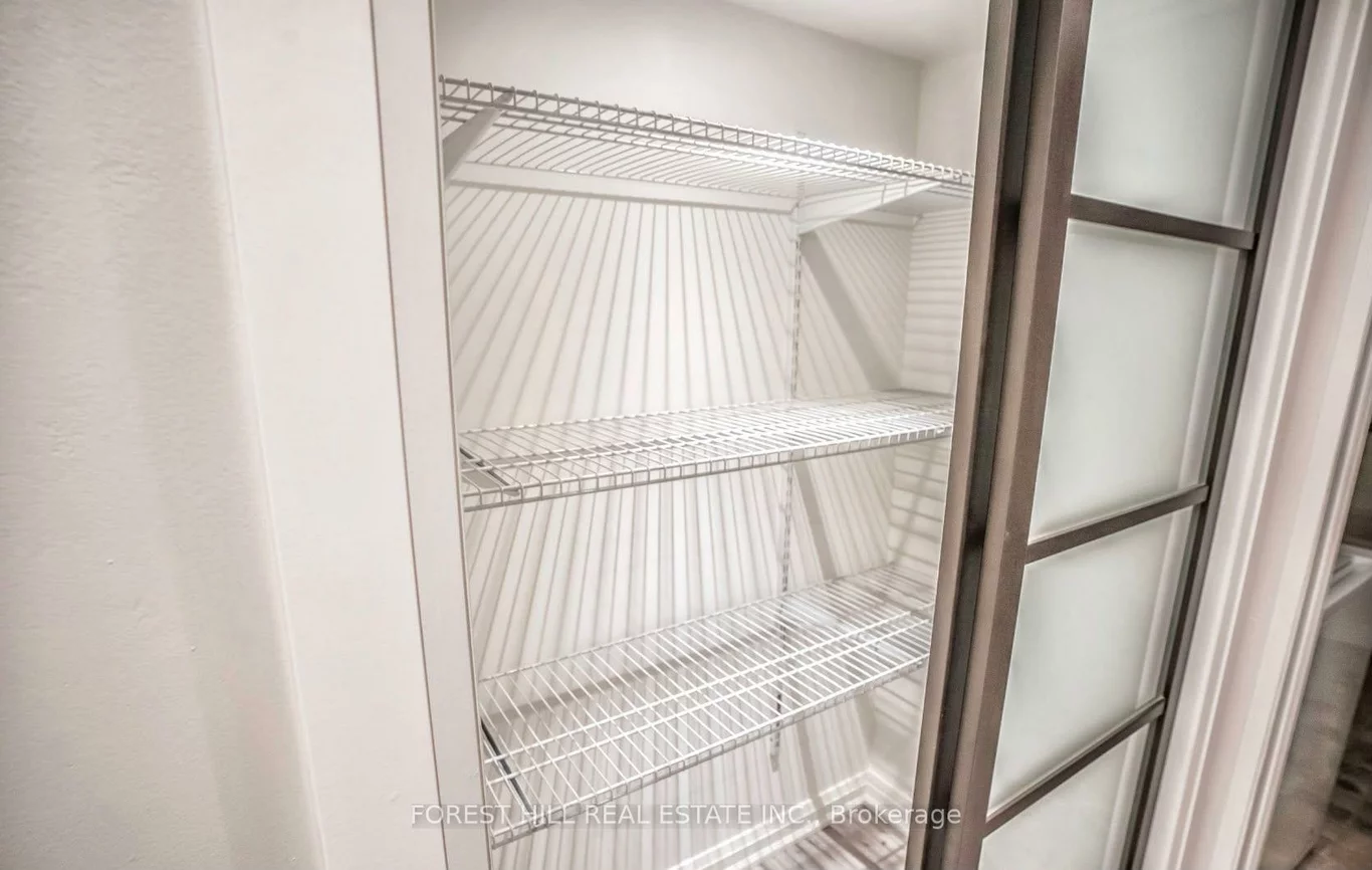 34, Kenneth, High Park North, Toronto