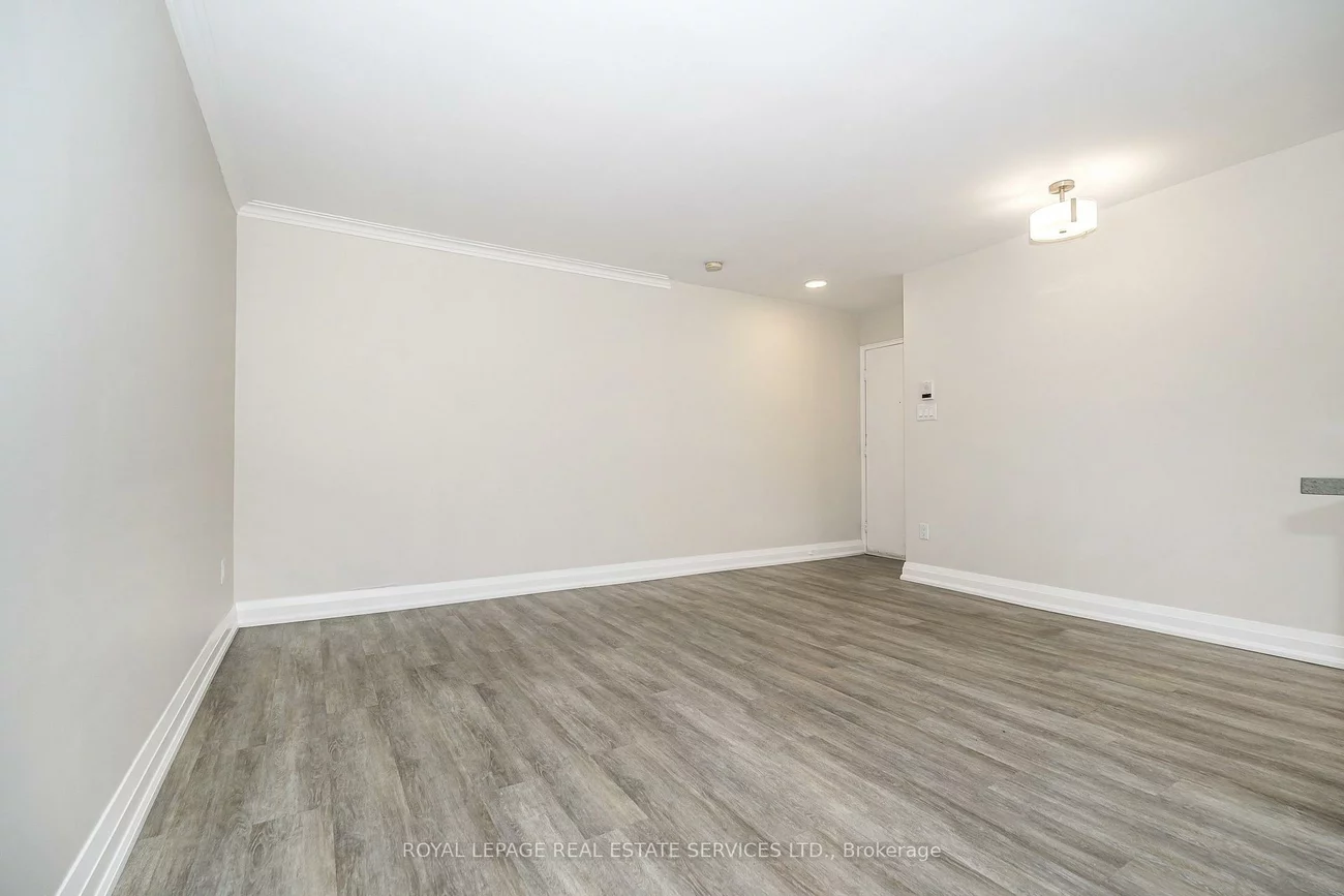 2637, Keele, Maple Leaf, Toronto