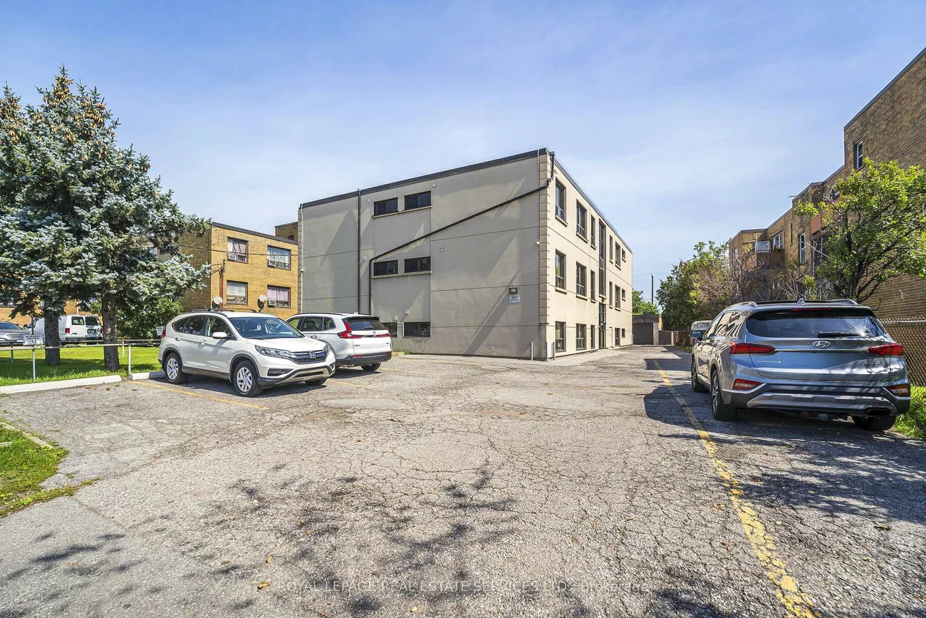2637, Keele, Maple Leaf, Toronto