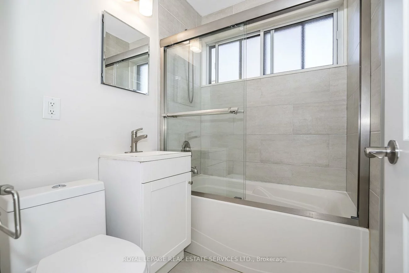 2637, Keele, Maple Leaf, Toronto