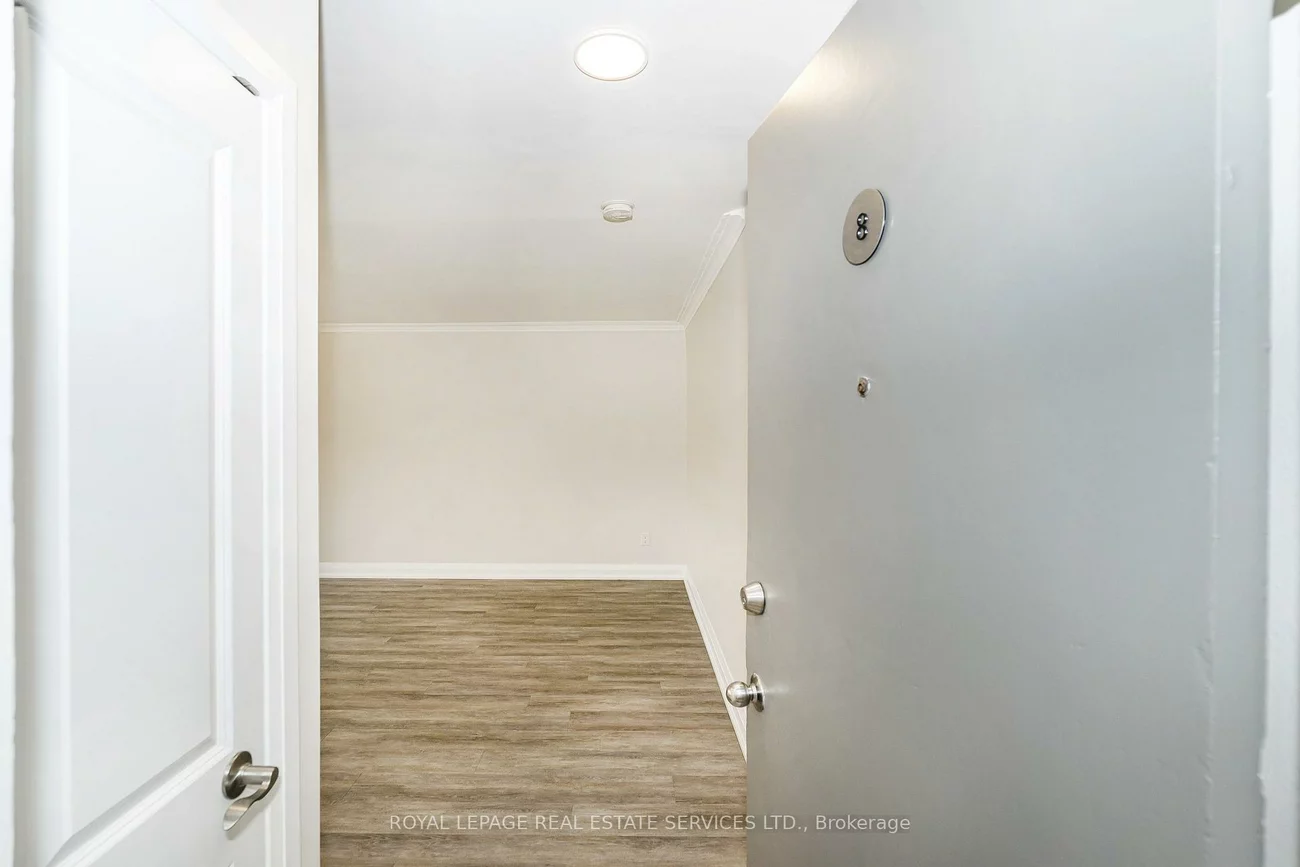 2637, Keele, Maple Leaf, Toronto