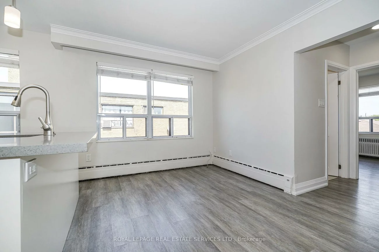2637, Keele, Maple Leaf, Toronto