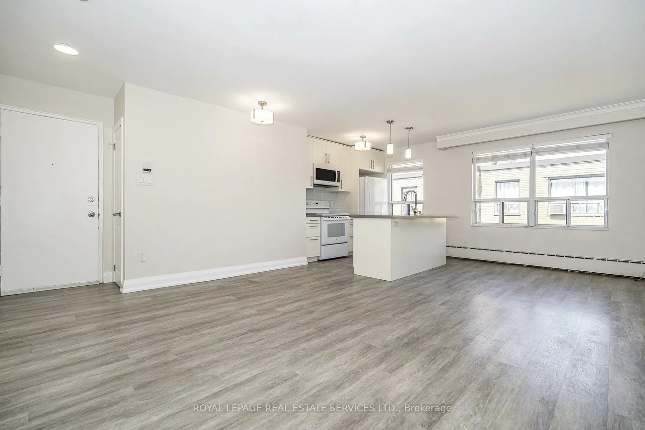 2637, Keele, Maple Leaf, Toronto