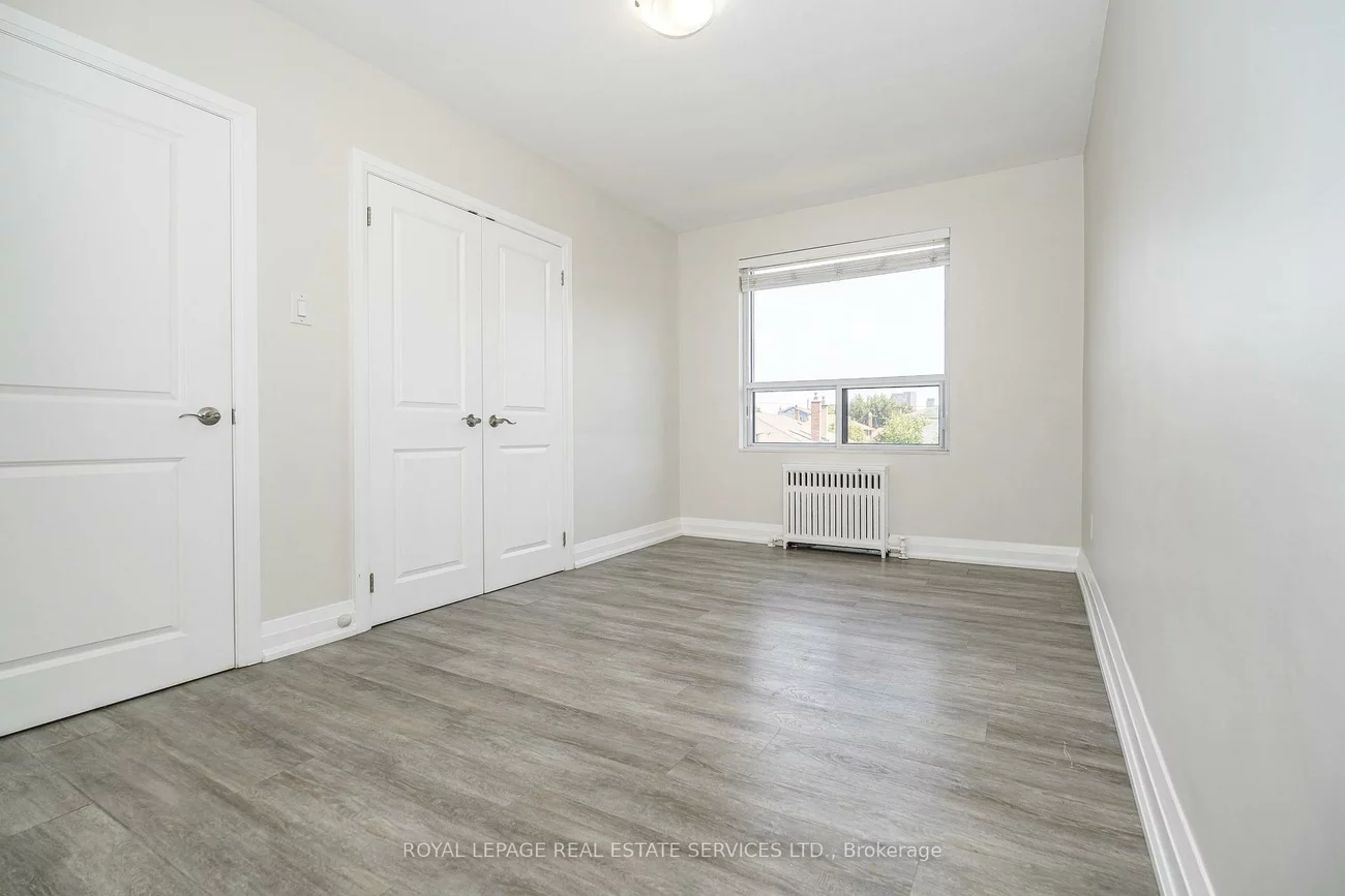 2637, Keele, Maple Leaf, Toronto