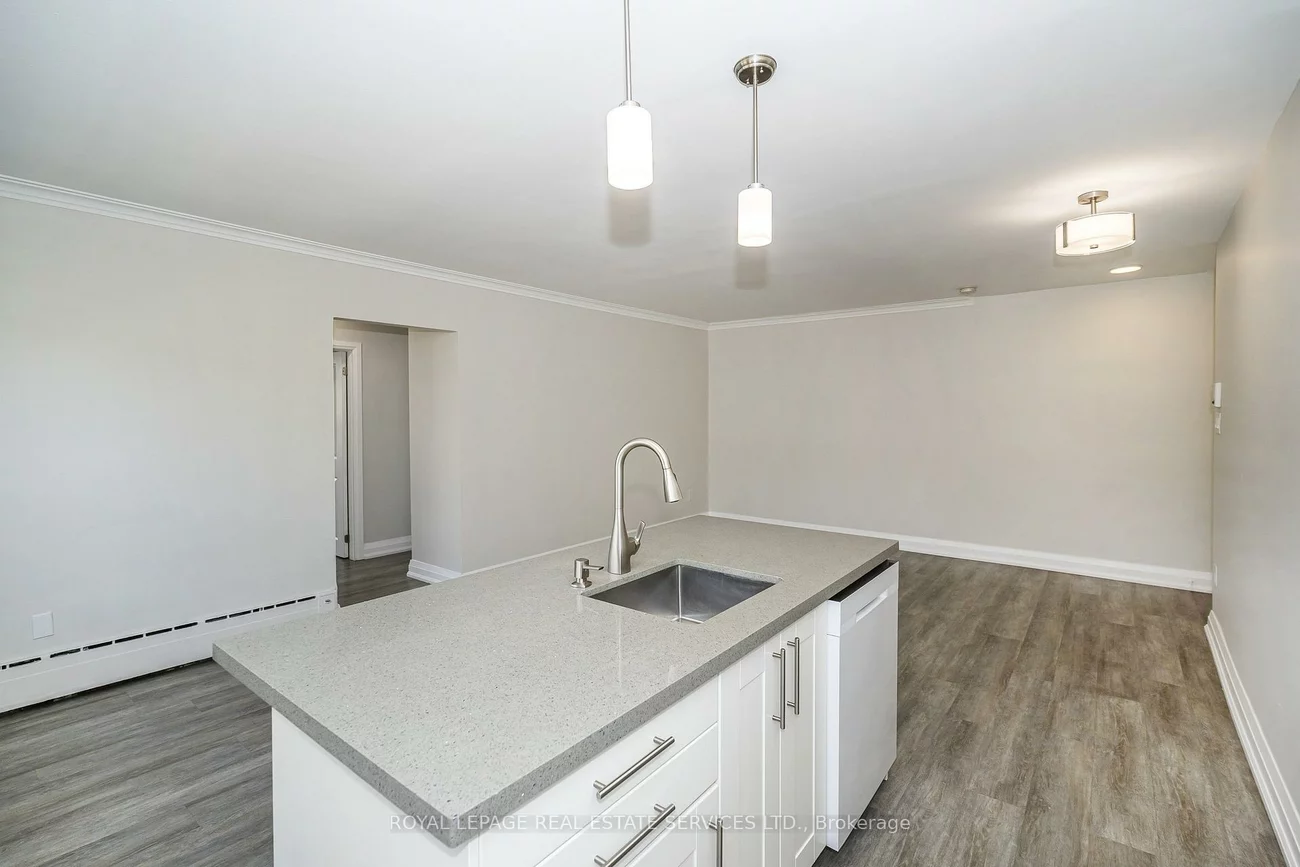 2637, Keele, Maple Leaf, Toronto