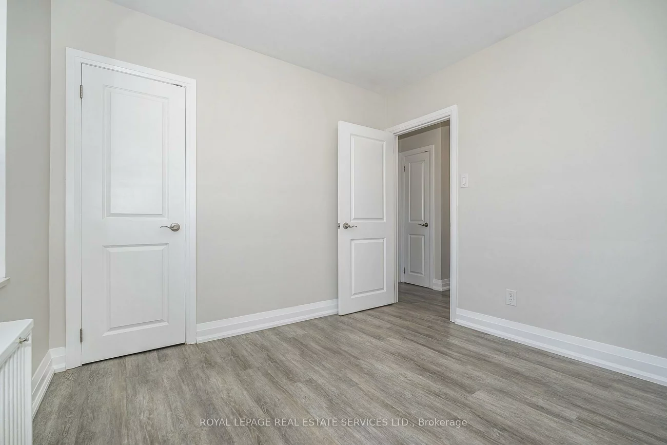 2637, Keele, Maple Leaf, Toronto