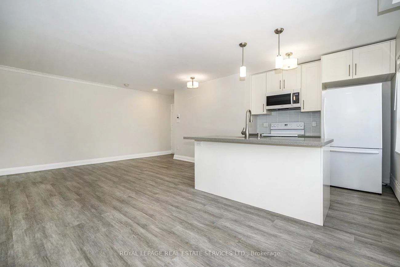 2637, Keele, Maple Leaf, Toronto