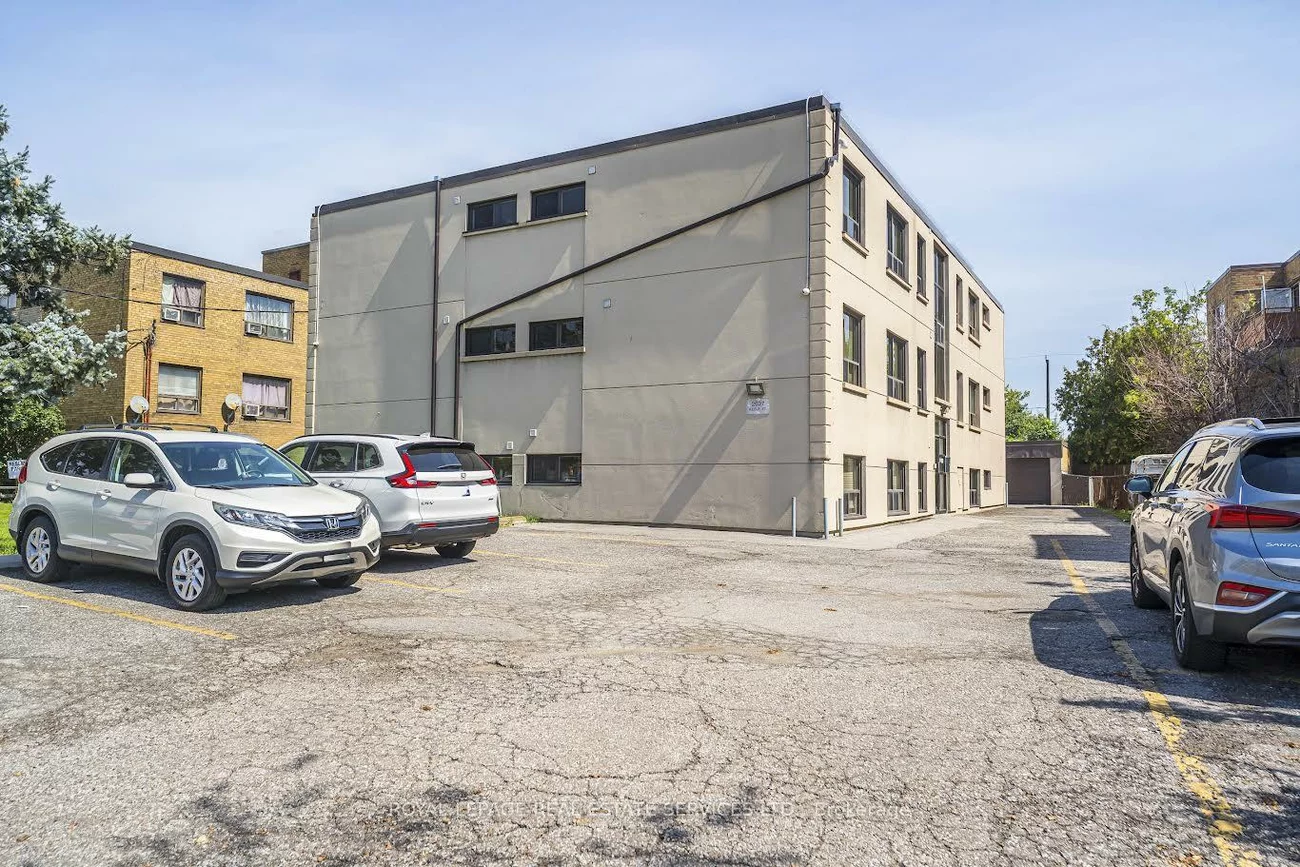 2637, Keele, Maple Leaf, Toronto