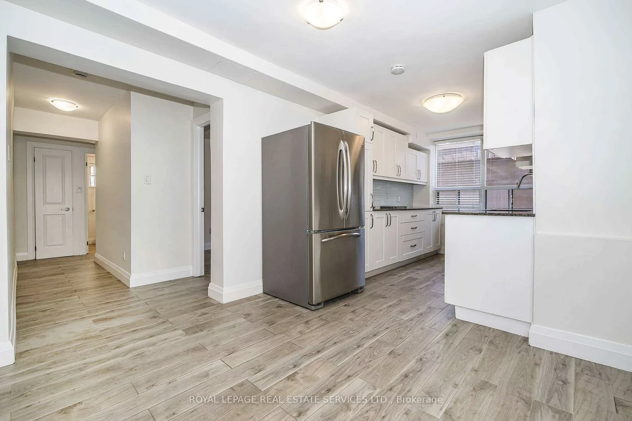 2637, Keele, Maple Leaf, Toronto