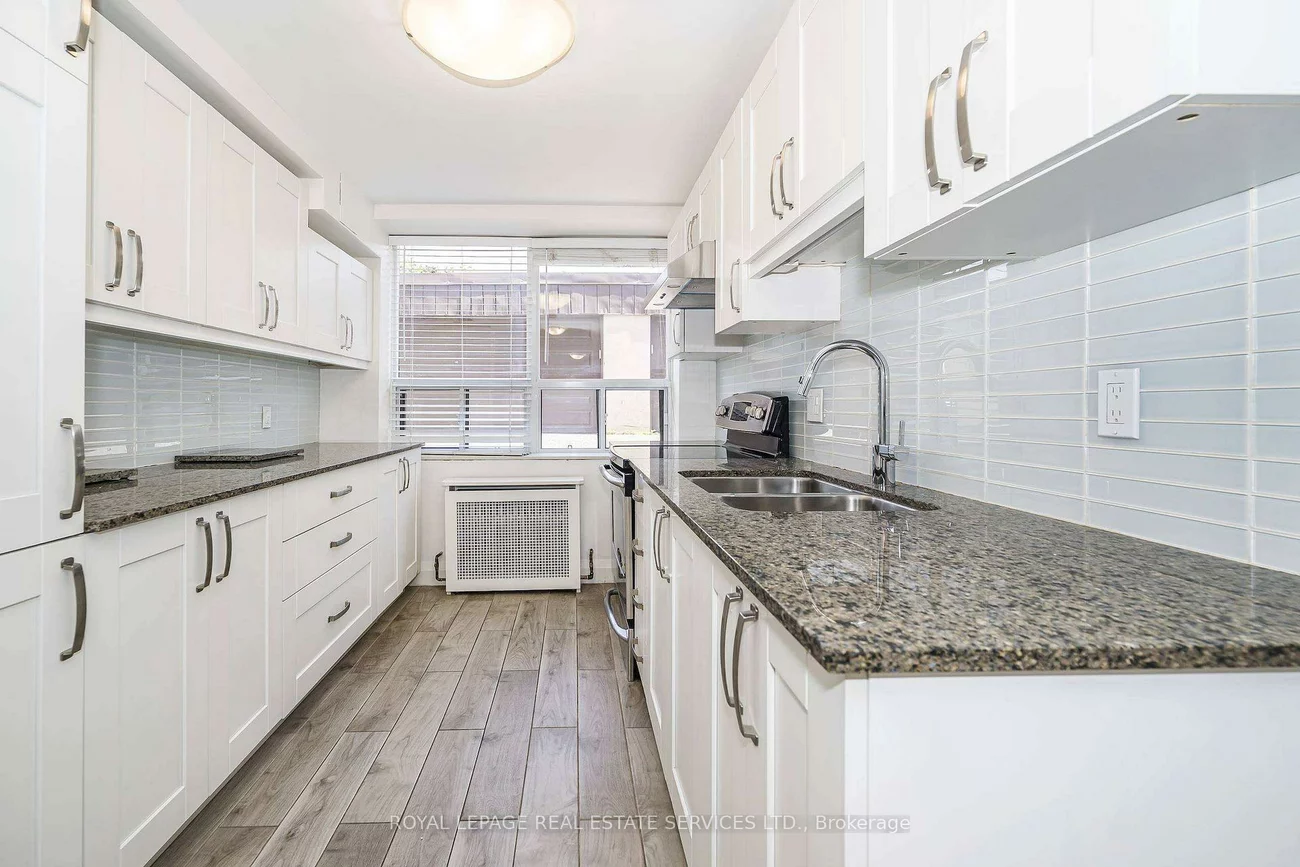 2637, Keele, Maple Leaf, Toronto
