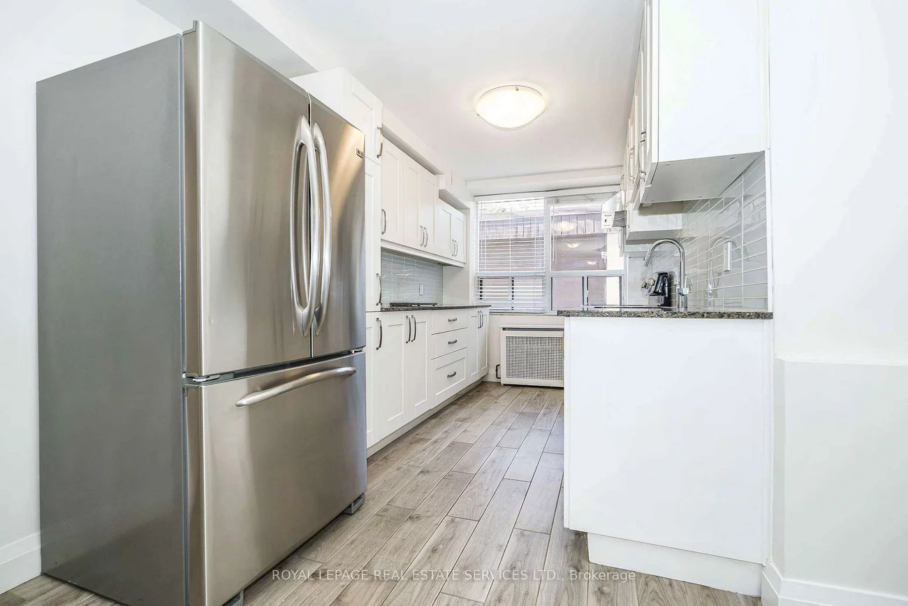 2637, Keele, Maple Leaf, Toronto