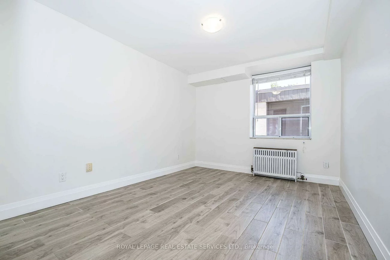 2637, Keele, Maple Leaf, Toronto