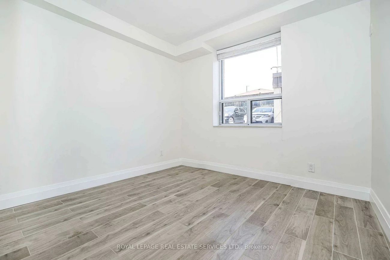 2637, Keele, Maple Leaf, Toronto