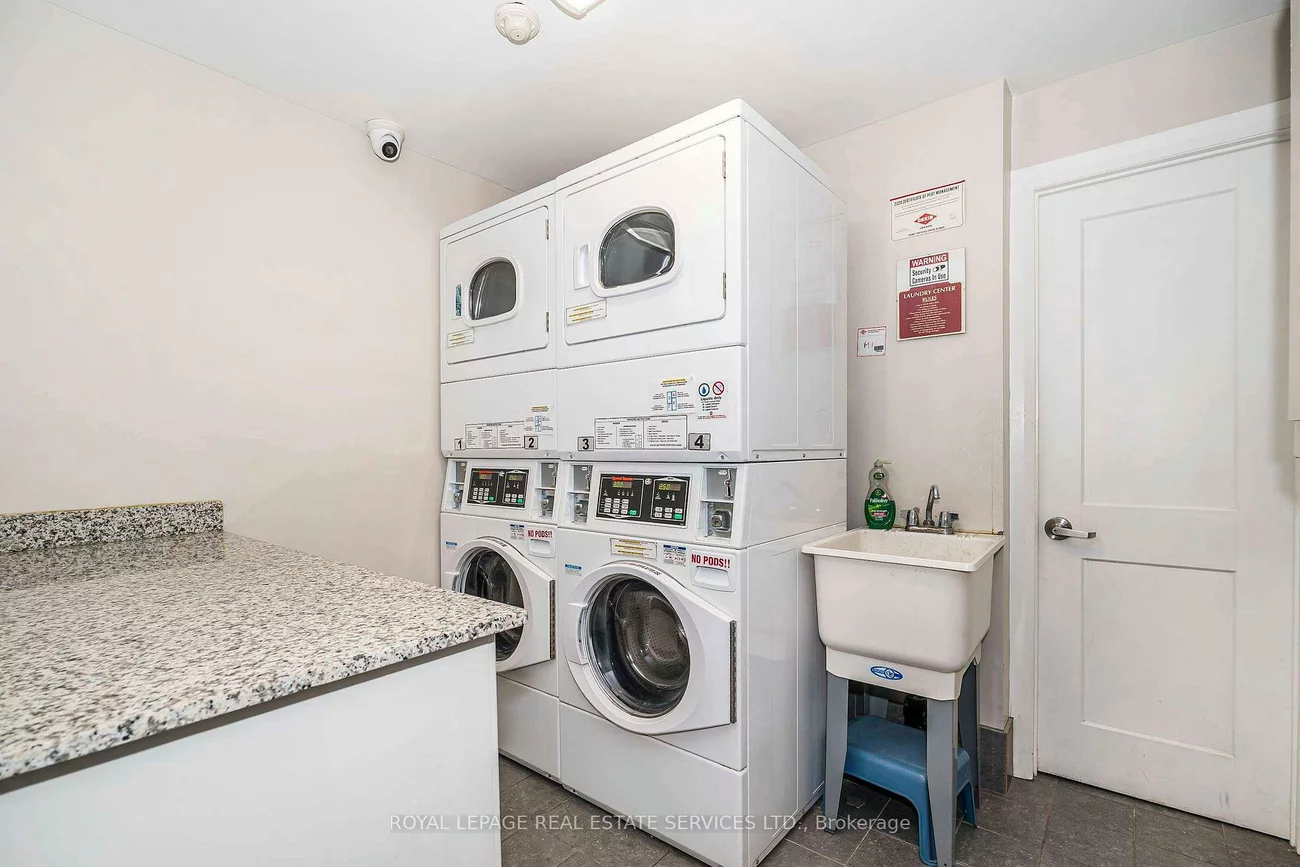 2637, Keele, Maple Leaf, Toronto