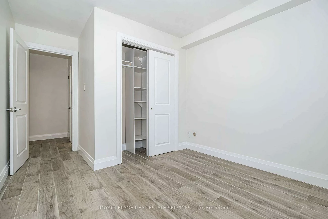 2637, Keele, Maple Leaf, Toronto