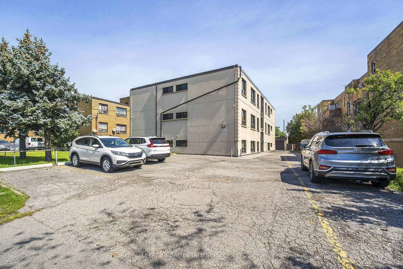 2637, Keele, Maple Leaf, Toronto