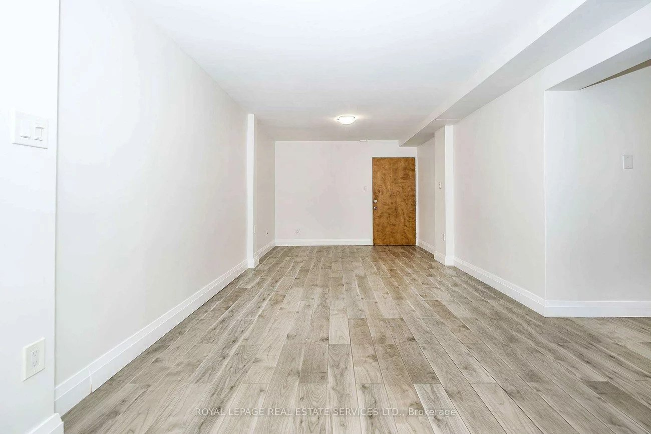 2637, Keele, Maple Leaf, Toronto