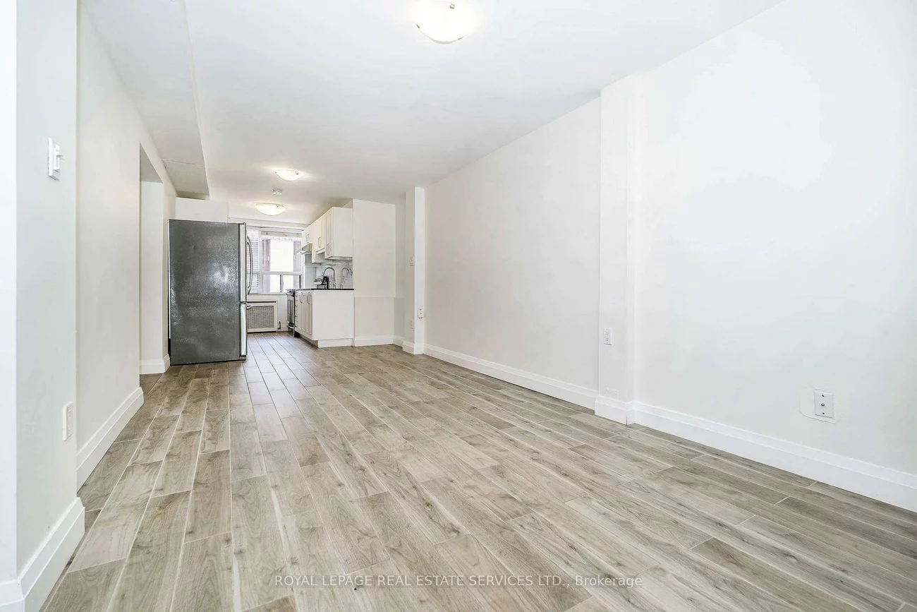 2637, Keele, Maple Leaf, Toronto