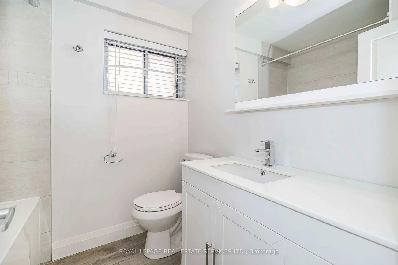 2637, Keele, Maple Leaf, Toronto