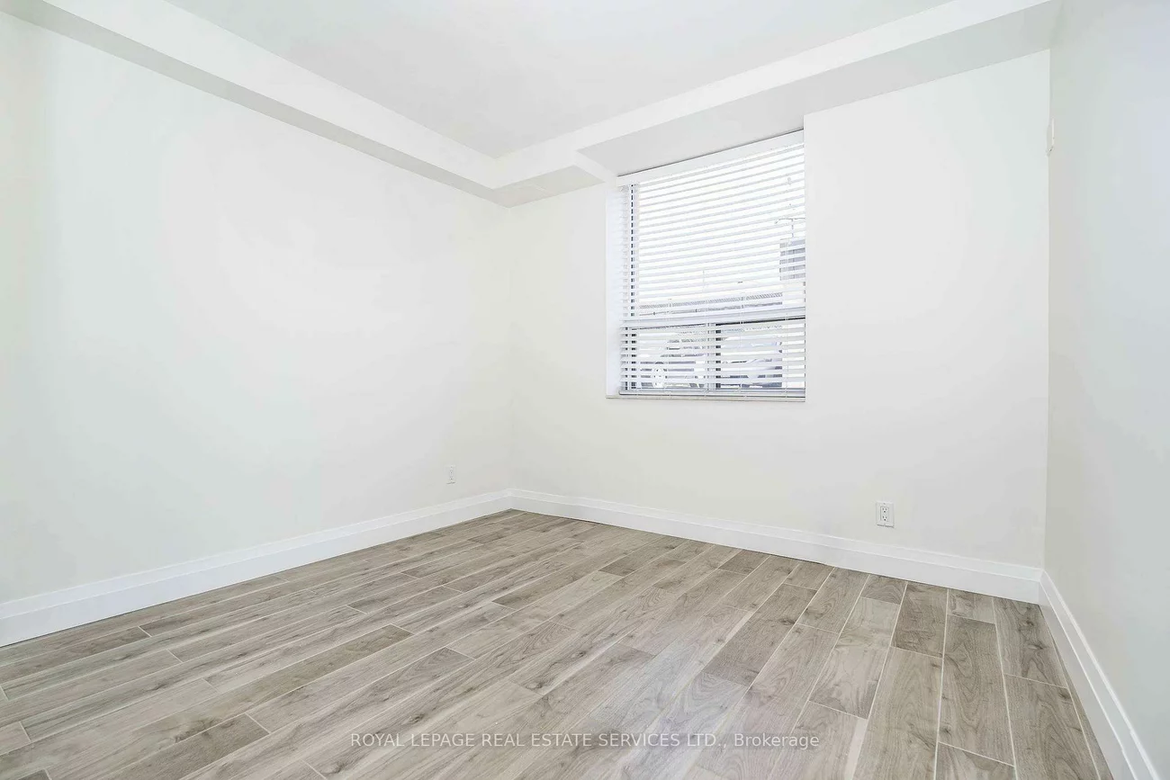 2637, Keele, Maple Leaf, Toronto