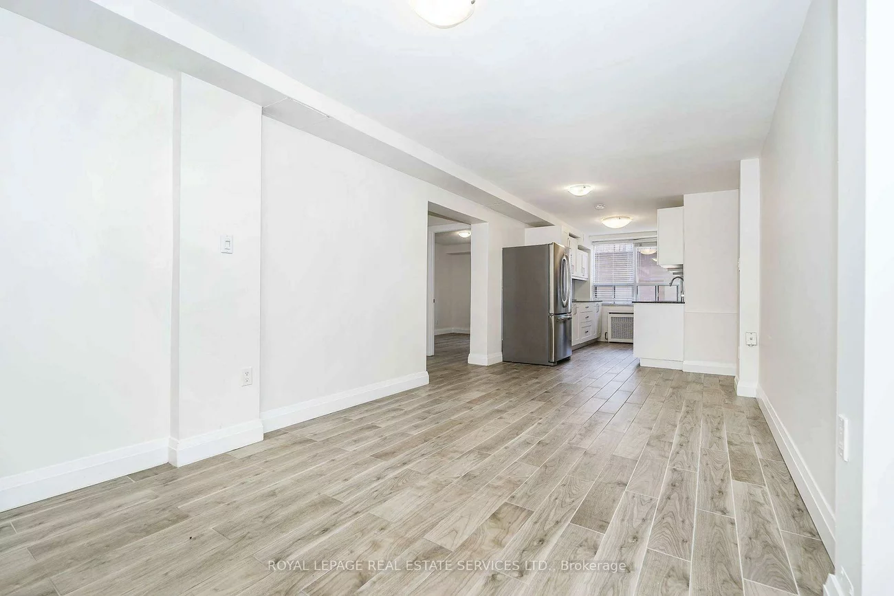 2637, Keele, Maple Leaf, Toronto