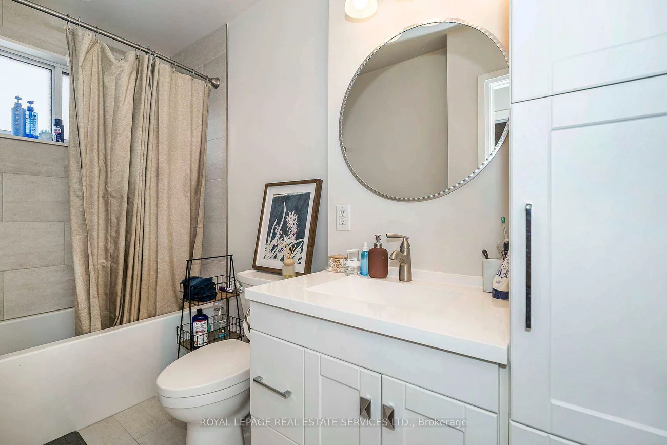 2637, Keele, Maple Leaf, Toronto