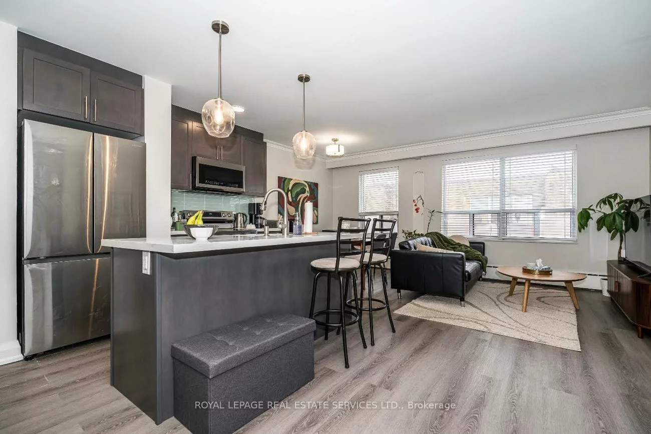 2637, Keele, Maple Leaf, Toronto