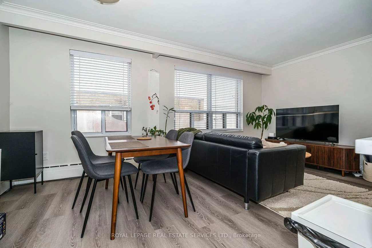 2637, Keele, Maple Leaf, Toronto