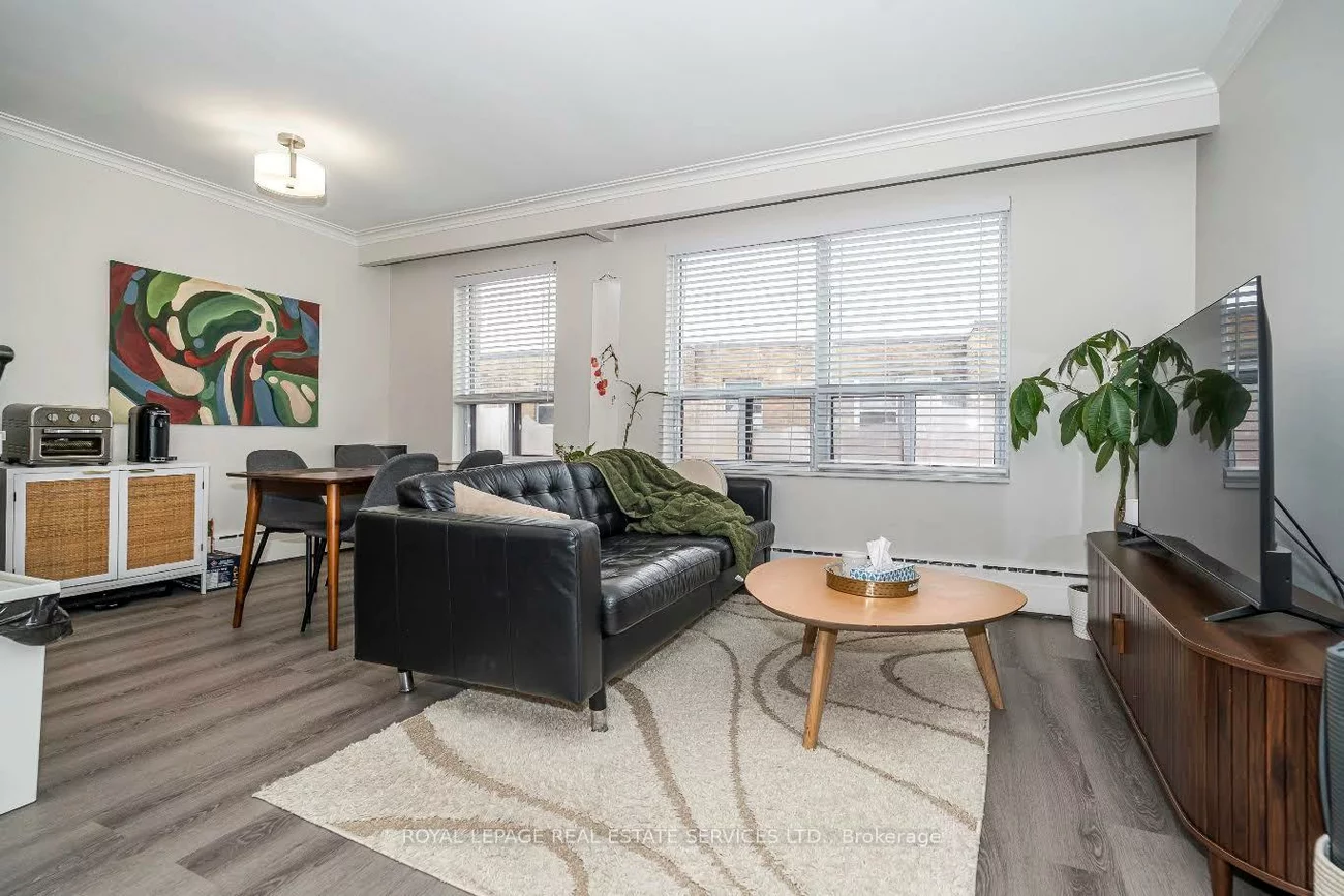 2637, Keele, Maple Leaf, Toronto