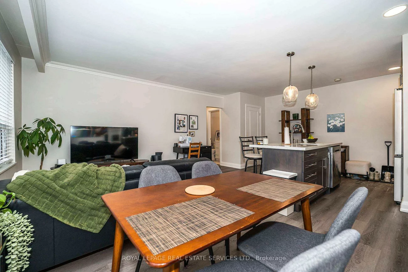 2637, Keele, Maple Leaf, Toronto