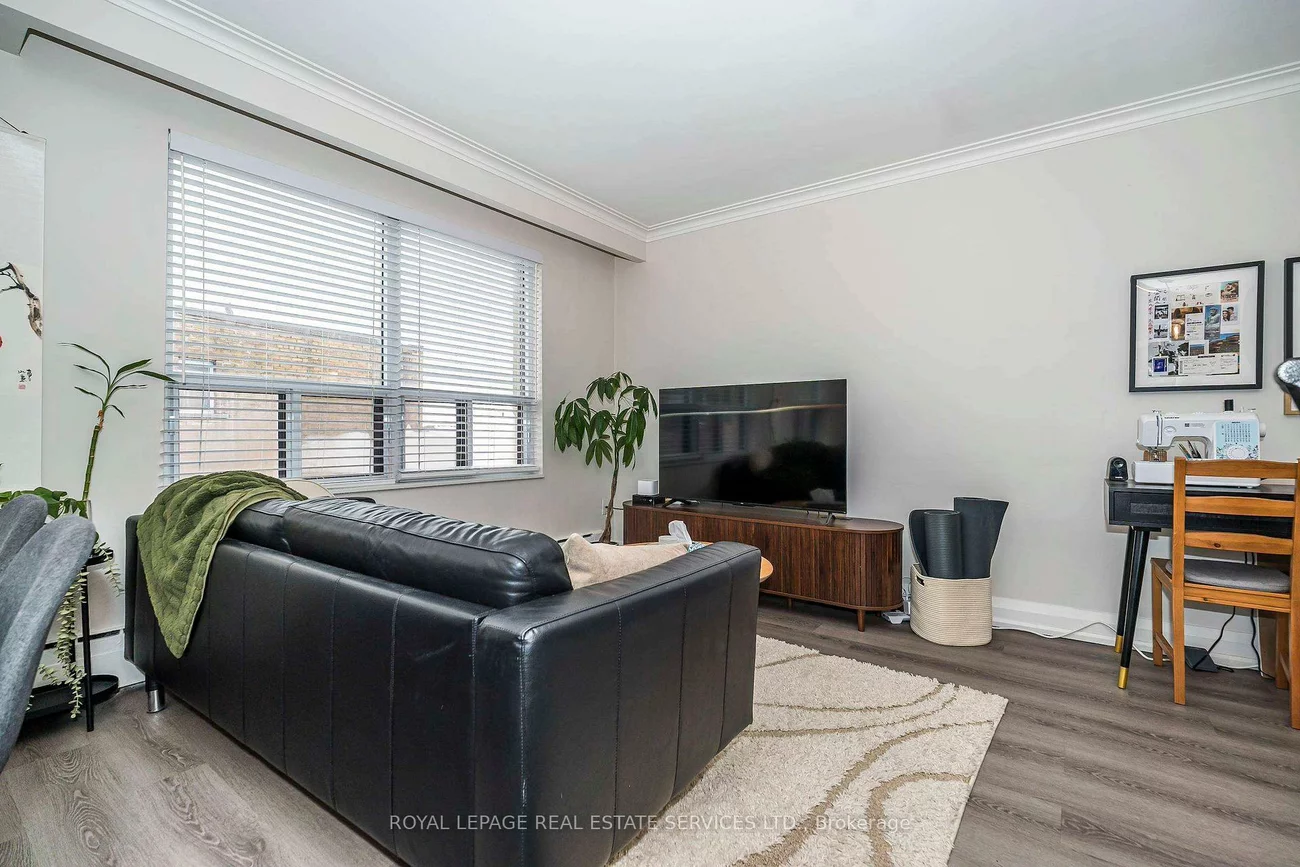 2637, Keele, Maple Leaf, Toronto