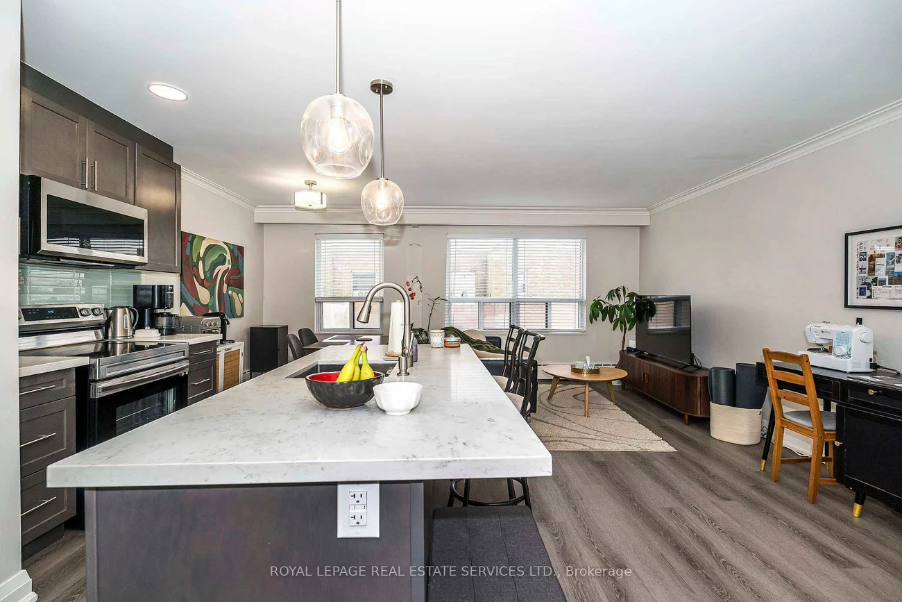 2637, Keele, Maple Leaf, Toronto