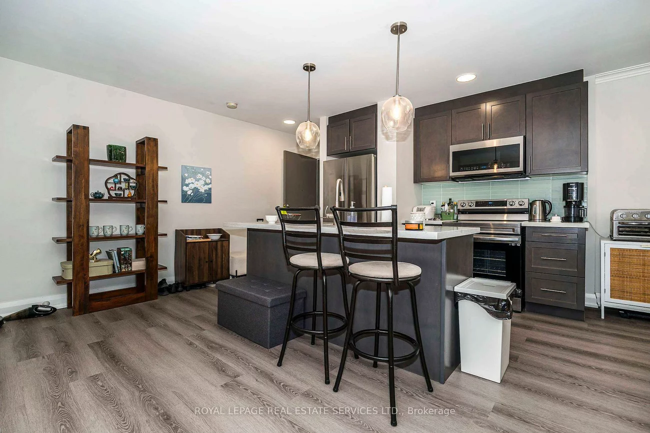 2637, Keele, Maple Leaf, Toronto