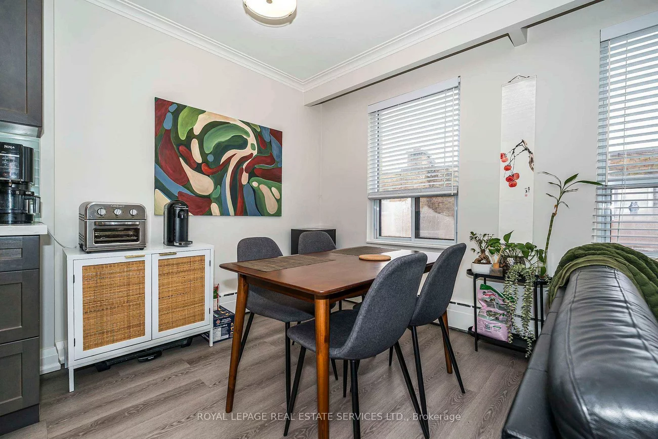 2637, Keele, Maple Leaf, Toronto