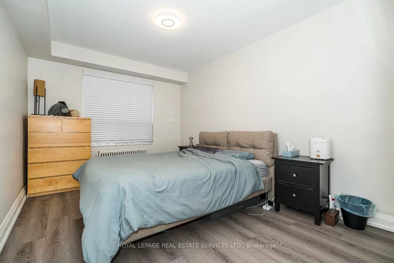 2637, Keele, Maple Leaf, Toronto