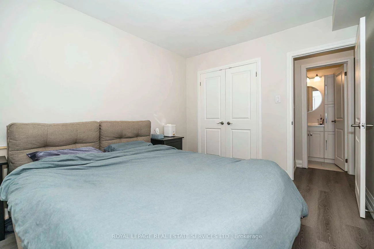 2637, Keele, Maple Leaf, Toronto