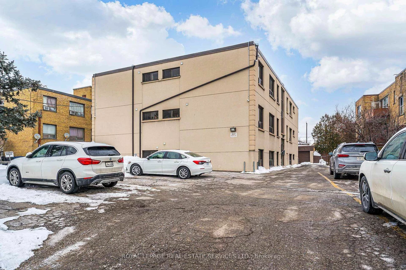 2637, Keele, Maple Leaf, Toronto
