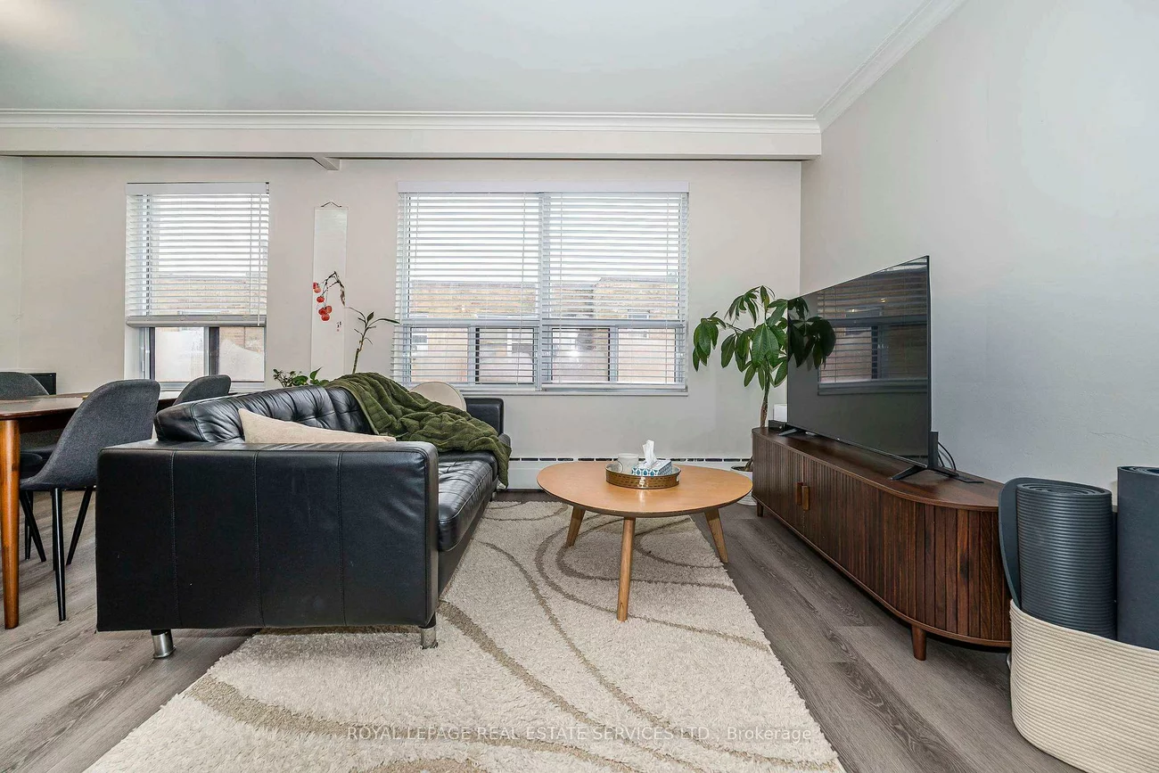 2637, Keele, Maple Leaf, Toronto