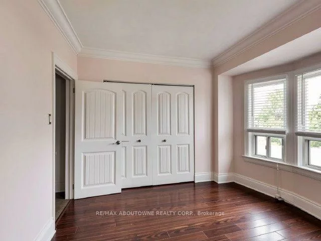 60, Gillespie, Weston-Pellam Park, Toronto
