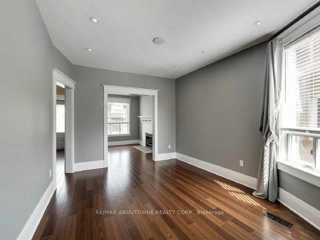 60, Gillespie, Weston-Pellam Park, Toronto