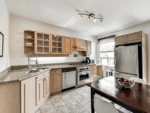 60, Gillespie, Weston-Pellam Park, Toronto