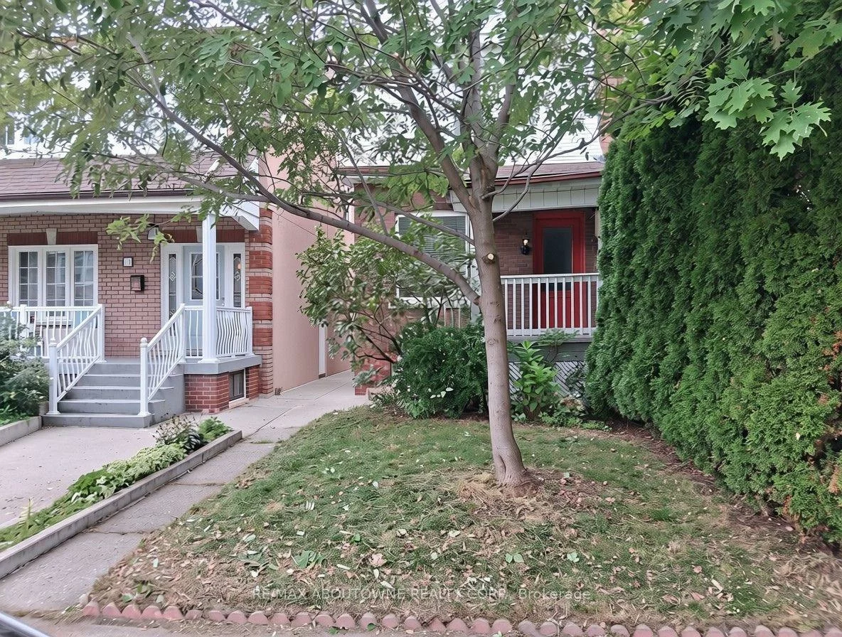 60, Gillespie, Weston-Pellam Park, Toronto