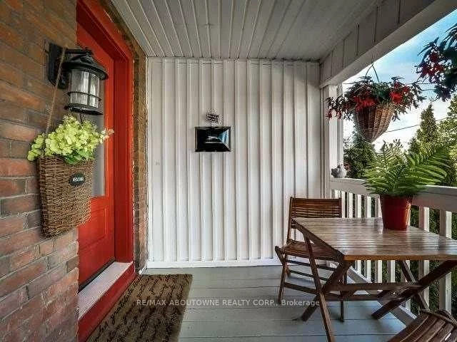 60, Gillespie, Weston-Pellam Park, Toronto