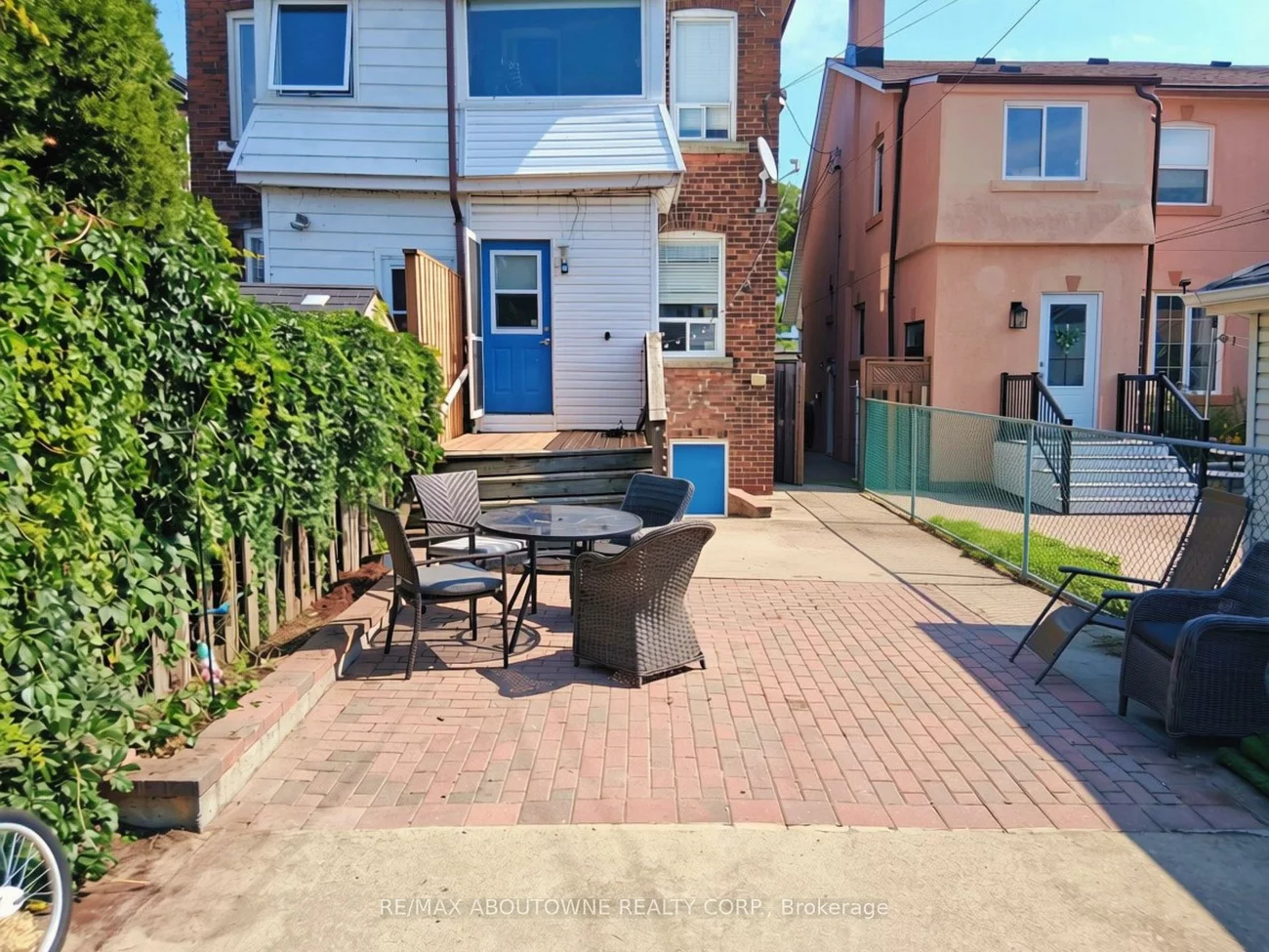 60, Gillespie, Weston-Pellam Park, Toronto