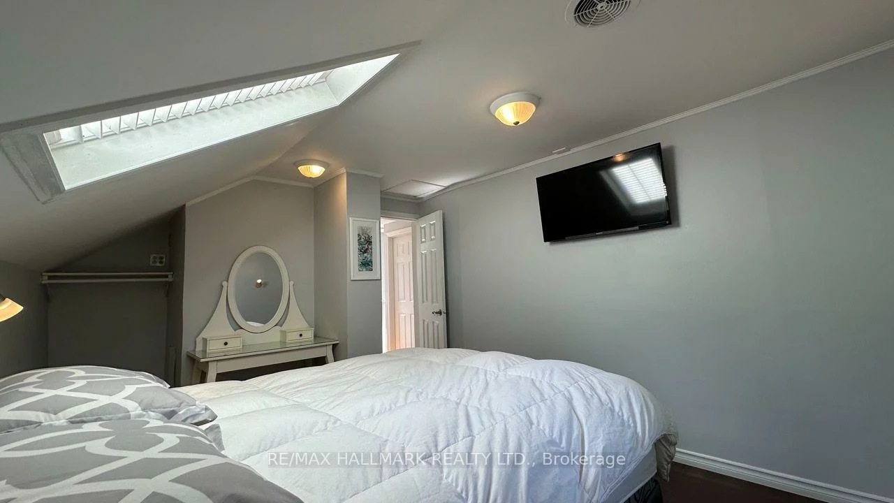 15, Daniels, Stonegate-Queensway, Toronto